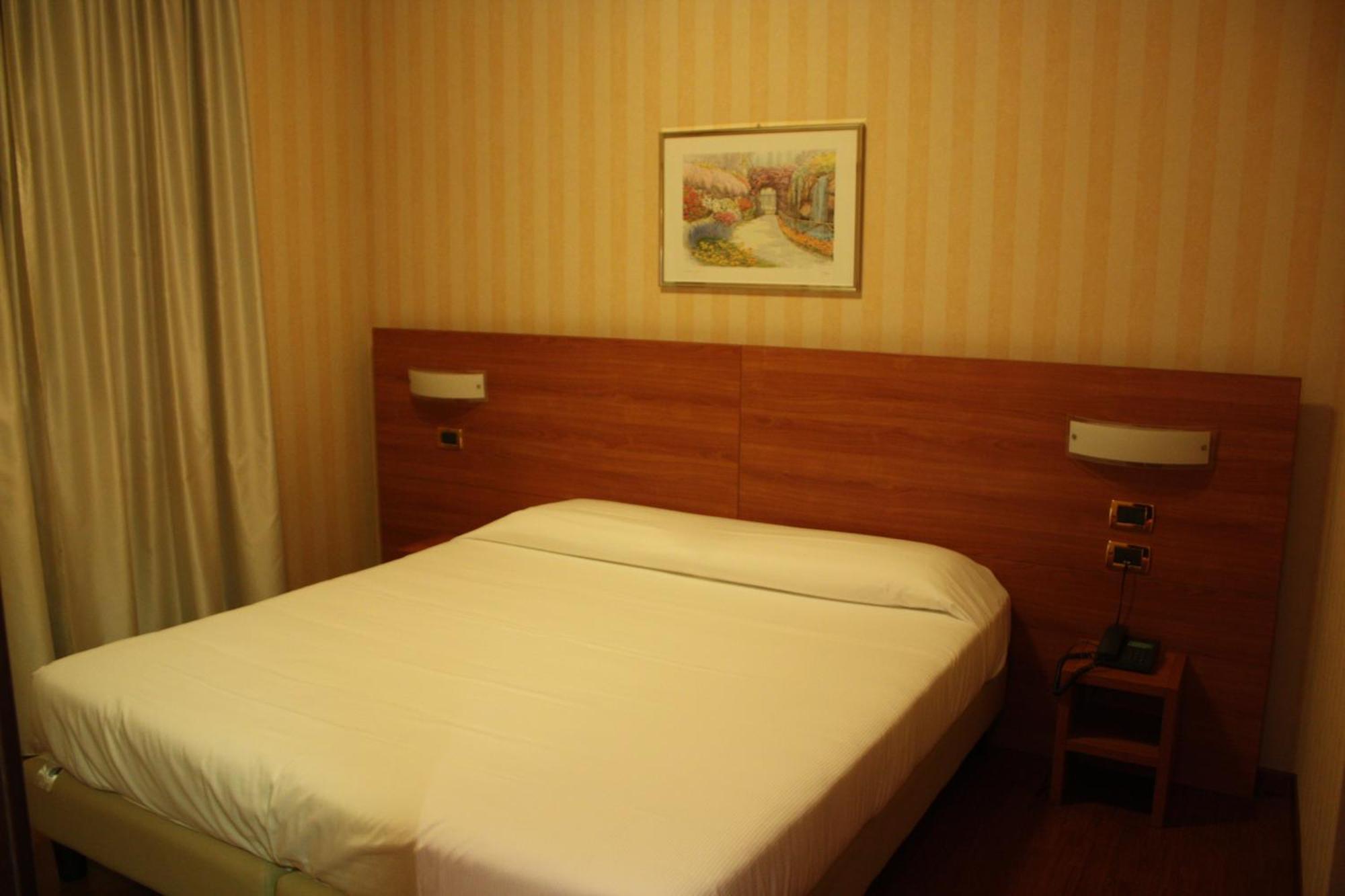 לנגנו Hotel 2C מראה חיצוני תמונה