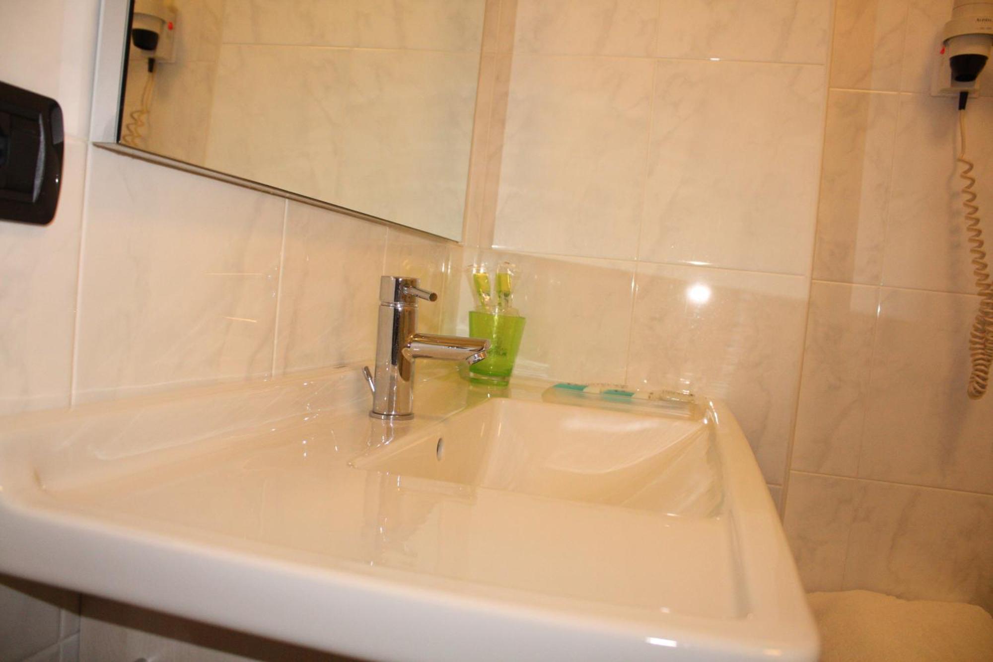 לנגנו Hotel 2C מראה חיצוני תמונה