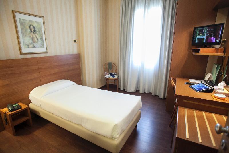 לנגנו Hotel 2C מראה חיצוני תמונה