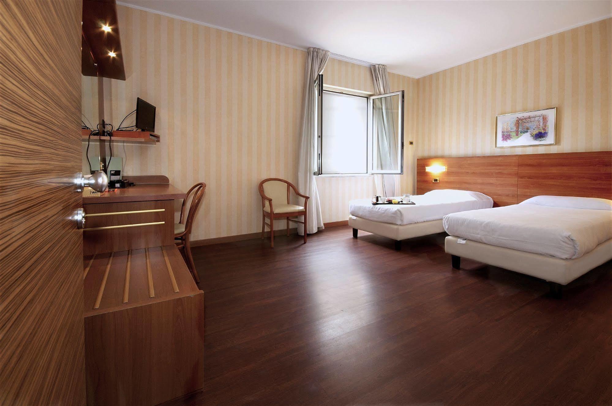 לנגנו Hotel 2C מראה חיצוני תמונה