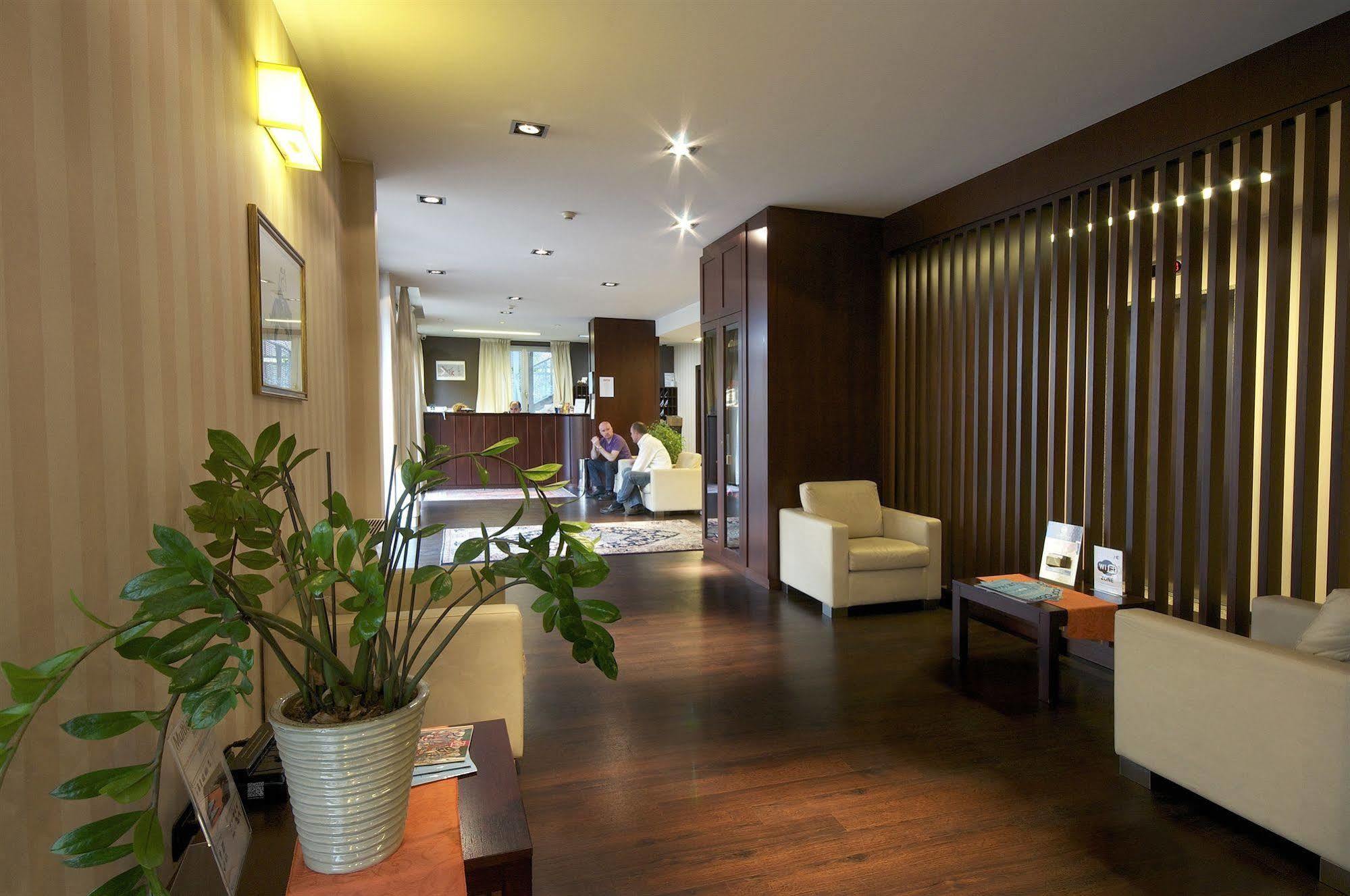 לנגנו Hotel 2C מראה חיצוני תמונה